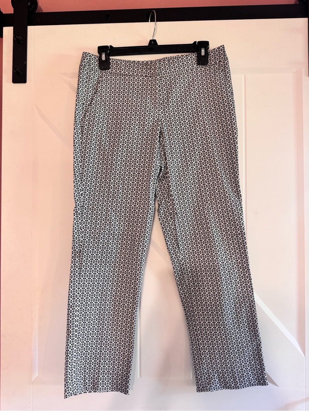 Donna Ricco Black and white patterned business attire pants. Never worn. Size 4.